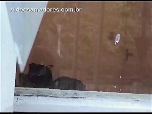 ❤️ رجل أقرن يراقب صديقته مع رجل آخر ، ويسجل فيديو اللعنة دون إزعاج الزوجين ؛ الجنس